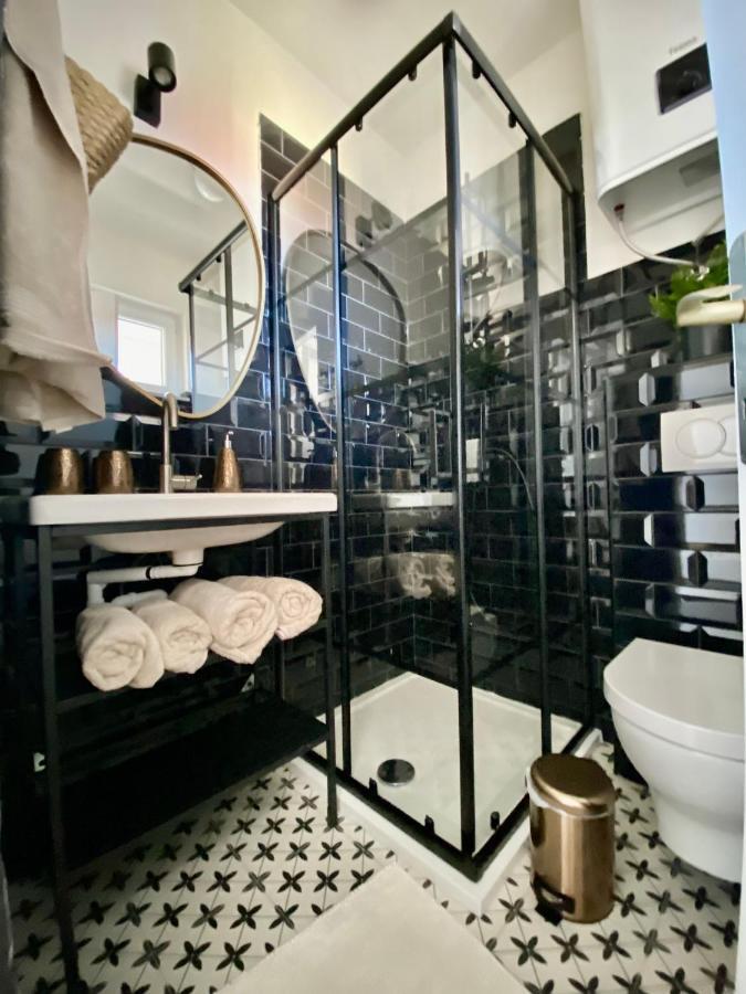 Modern Couples Coastal Getaway Mm Lägenhet Crikvenica Exteriör bild